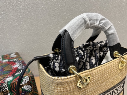 D style Basket Weave Handbags-Luxeon