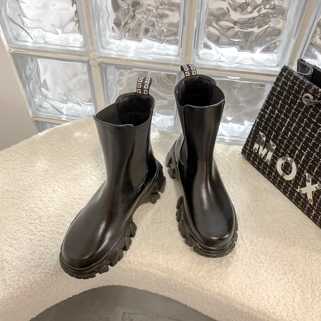 Givenchy patent leather solid ankle boots-Luxeon