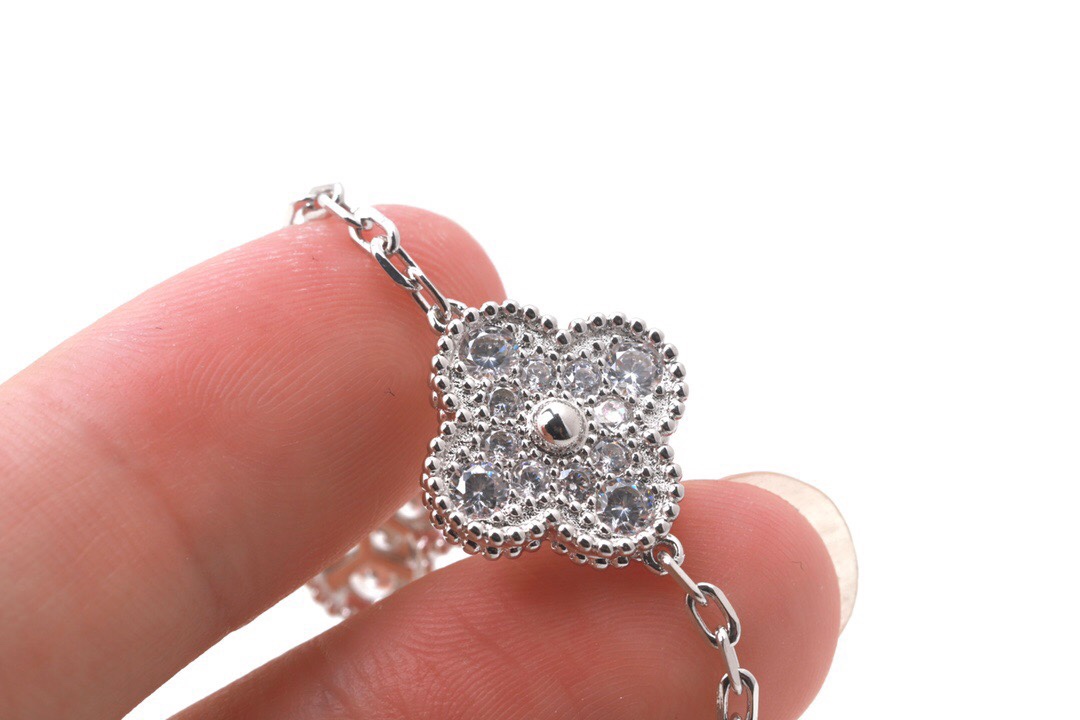 V style Four Leaf Clover Bracelet