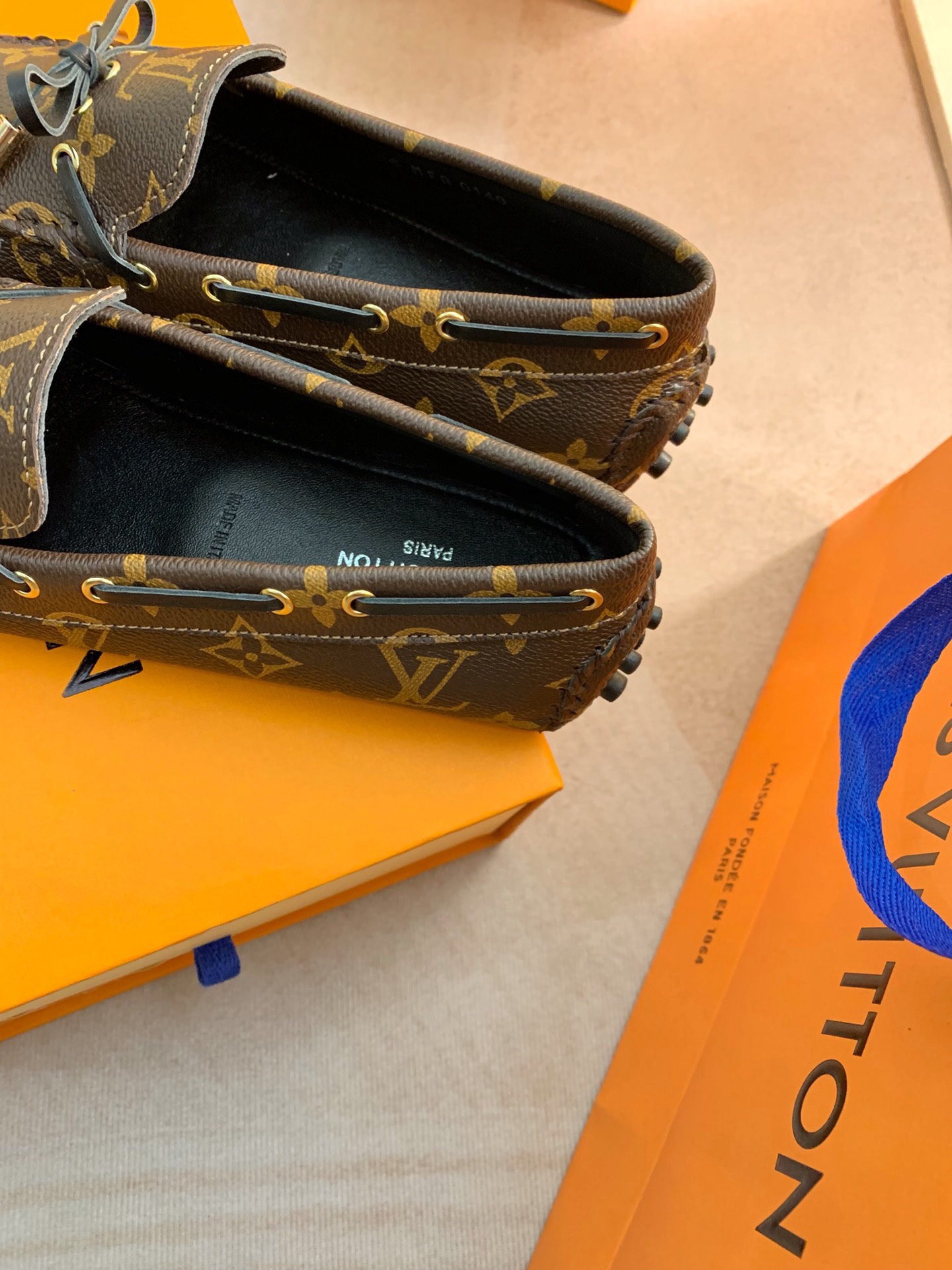 Casual leather shoes
