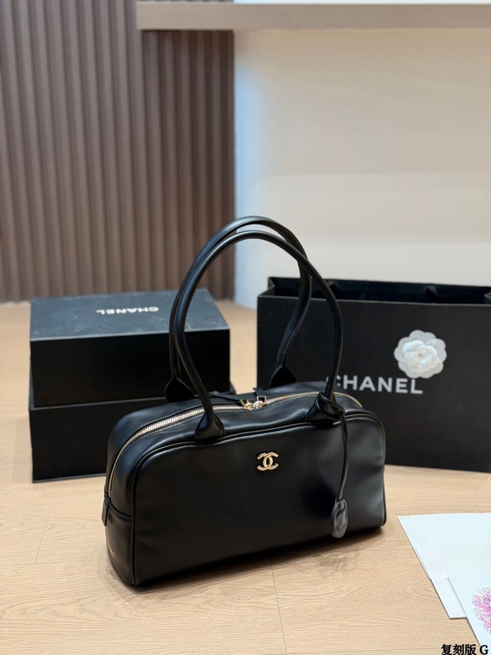 Black and gold bowling bag 19*35.5*12.5cm