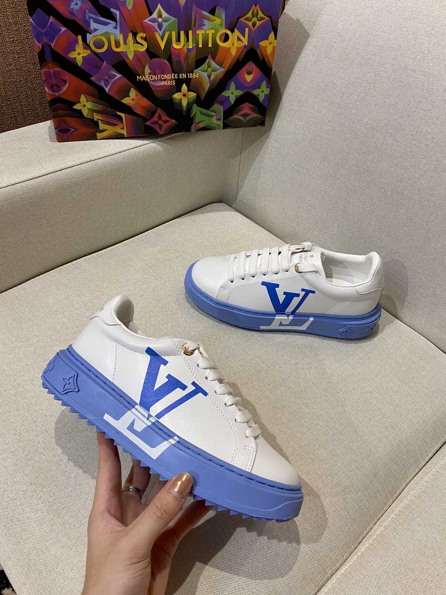 L style Women Lace Up Leather Flat Sneakers-Luxeon