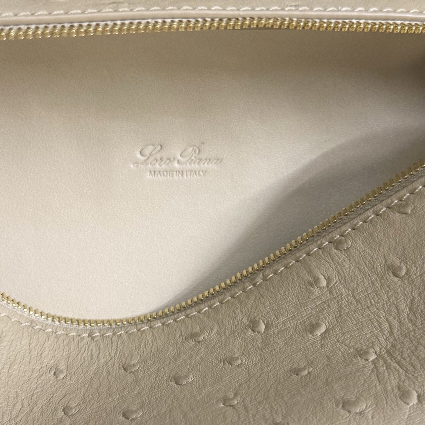 Ostrich-embossed wide-opening clutch FAN1034/19*11*6.5cm