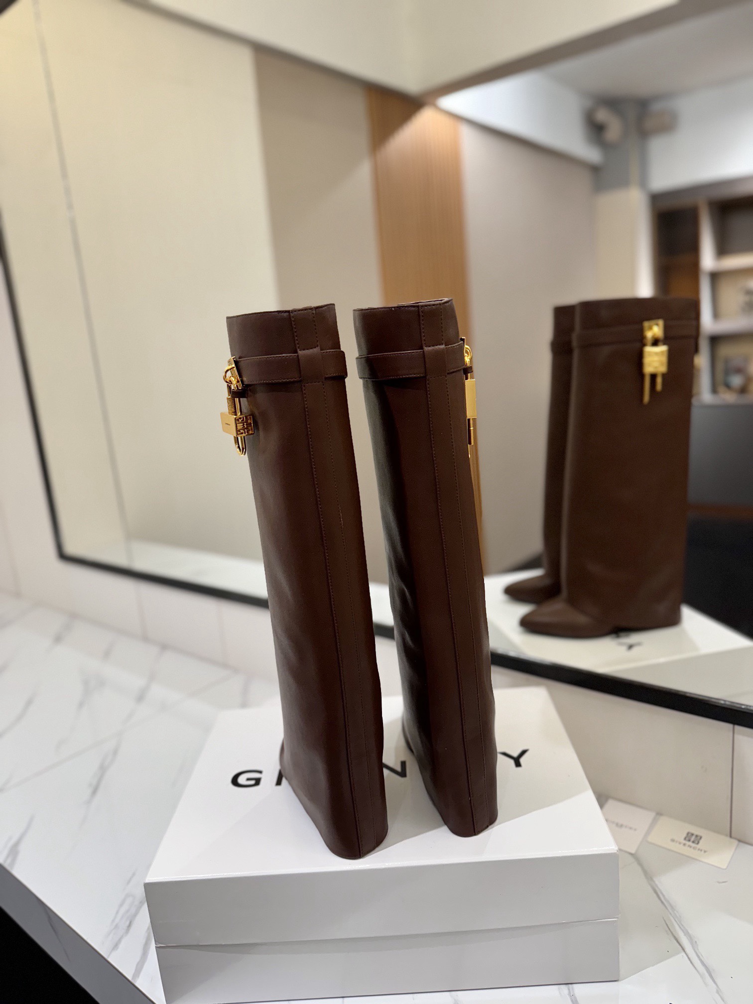 High-heeled buckle boots