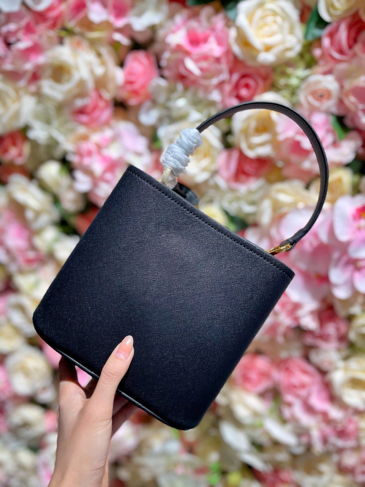 P style Bucket Tote Bags-Luxeon