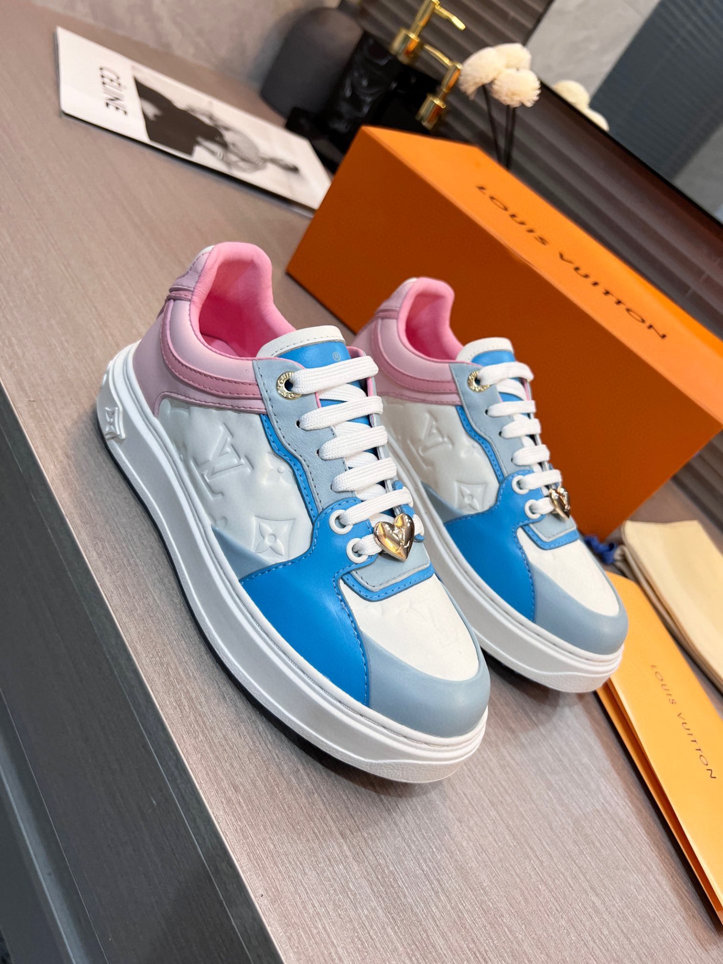 L style trendy women sneakers casual shoes-Luxeon