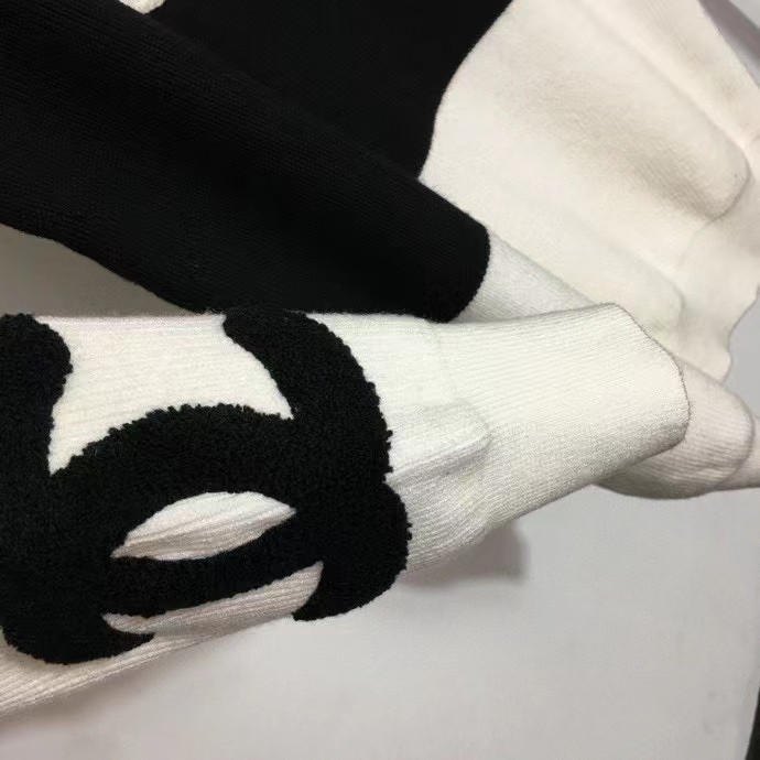 C style flocking embroidery LOGO black and white stitching knitted dress-Luxeon