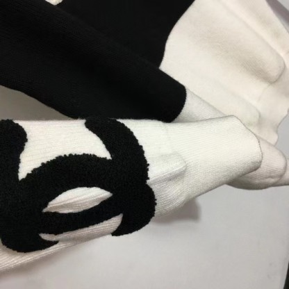 C style flocking embroidery LOGO black and white stitching knitted dress-Luxeon