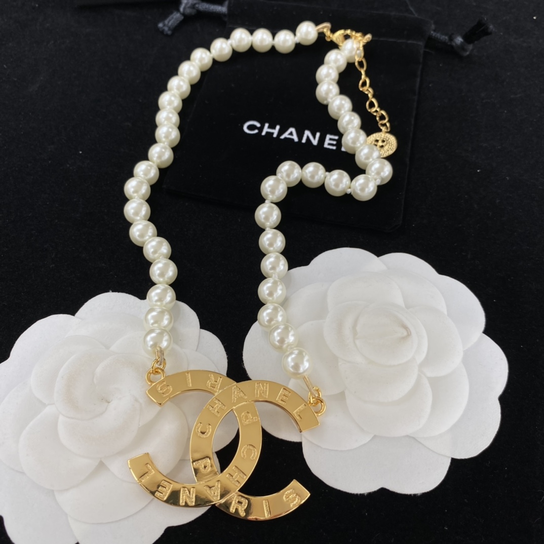 C style logo pearl necklace-Luxeon