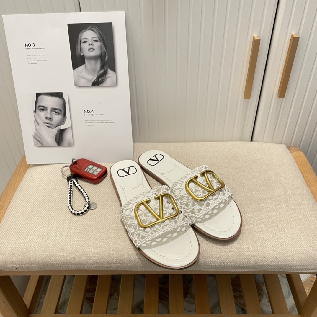 VALENTINO new hollow out slippers-Luxeon