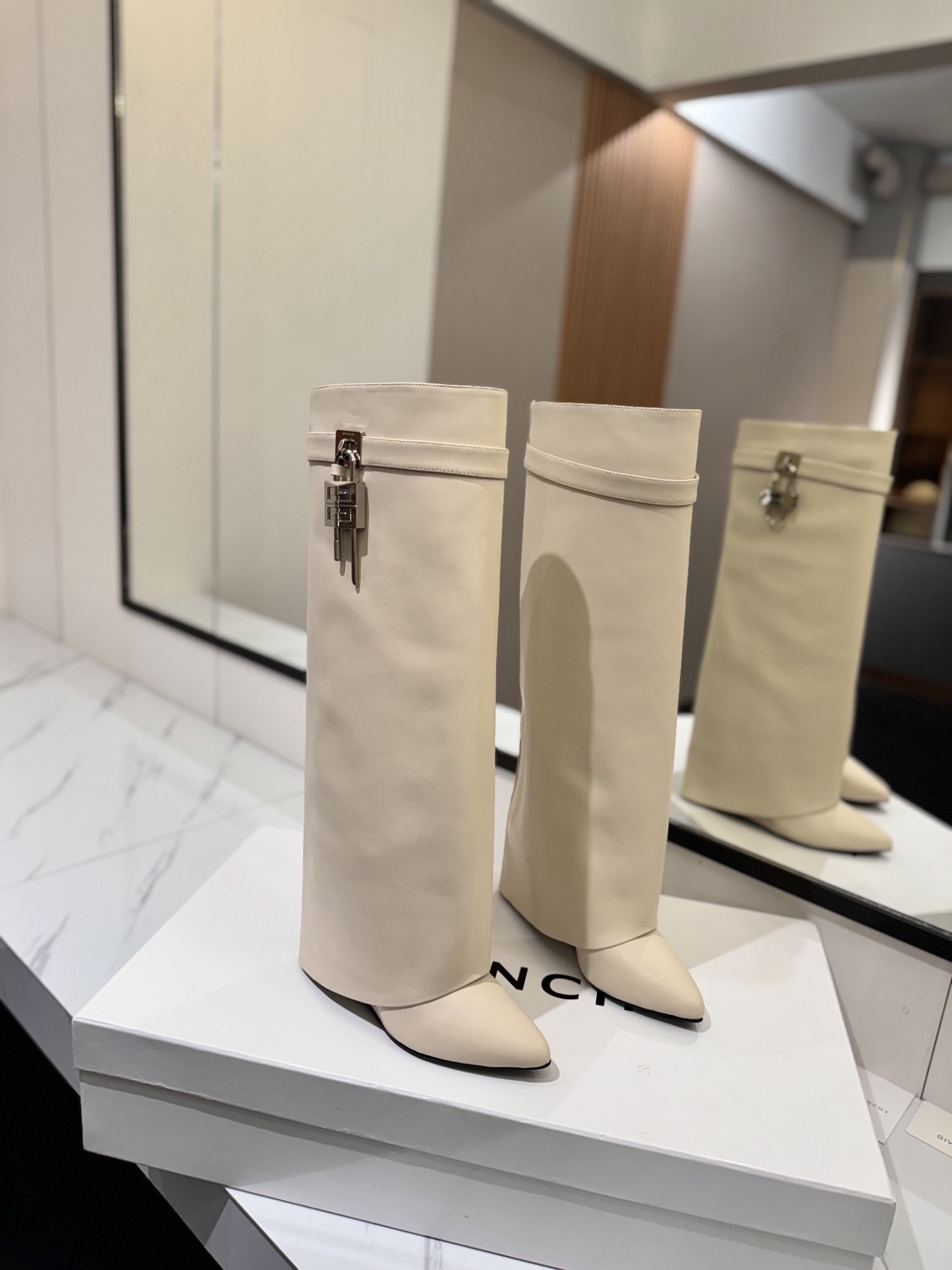 High-heeled buckle boots