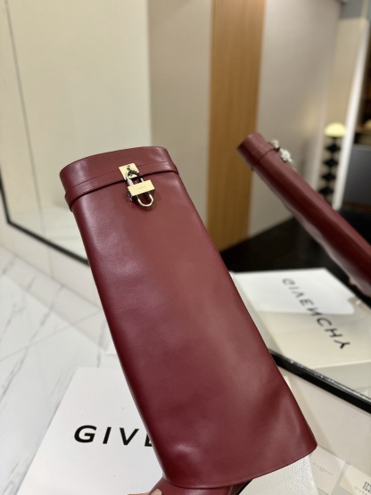 High-heeled buckle boots