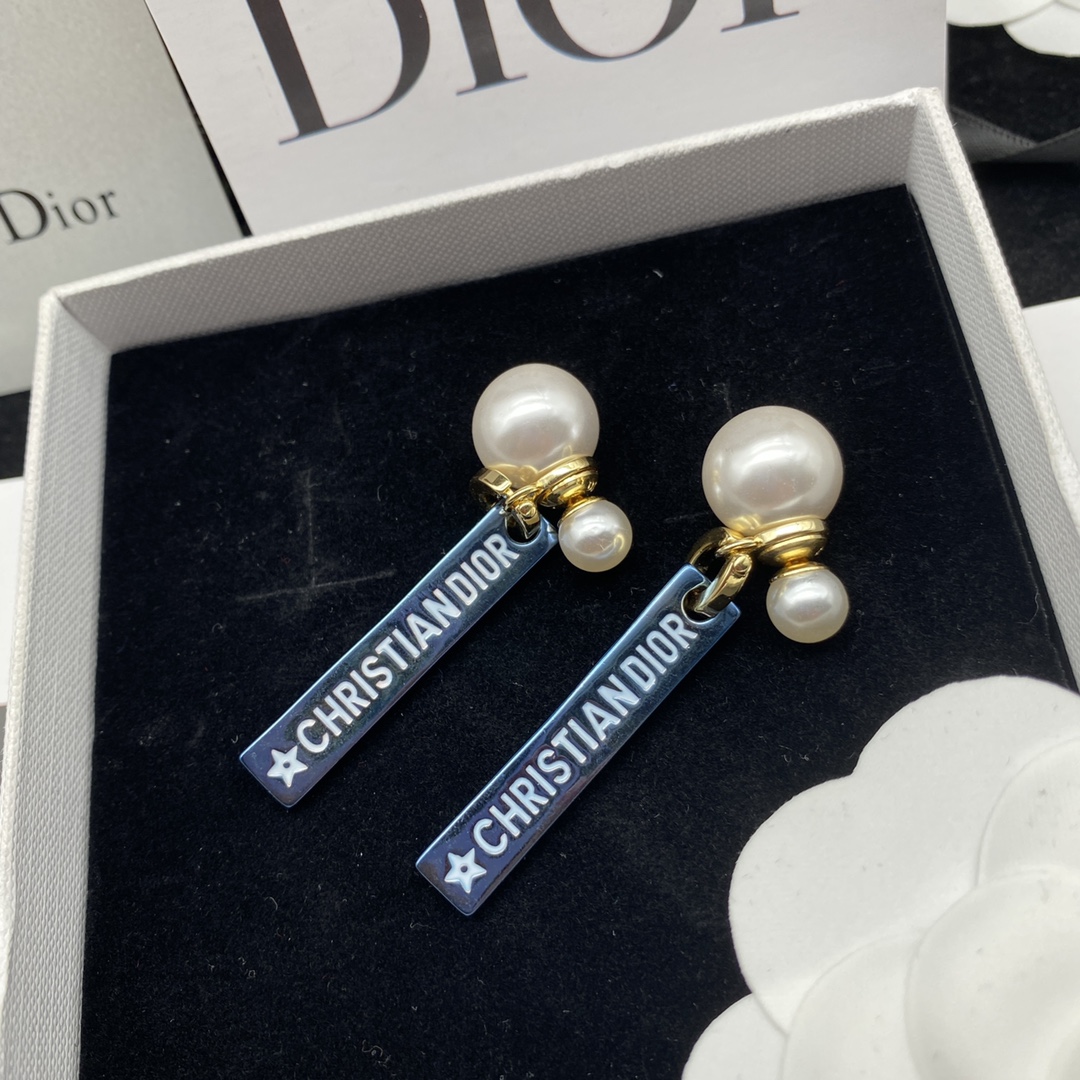 D style new pearl earrings-Luxeon