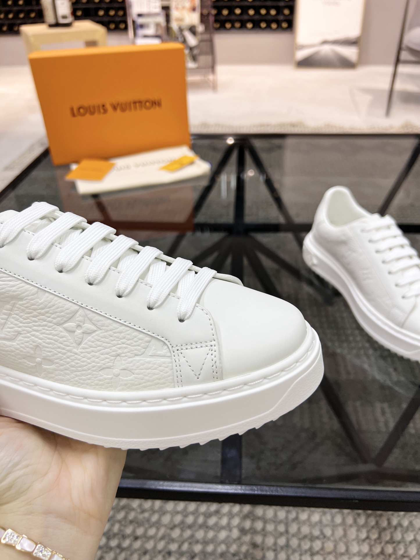 L style trendy women sneakers casual shoes-Luxeon