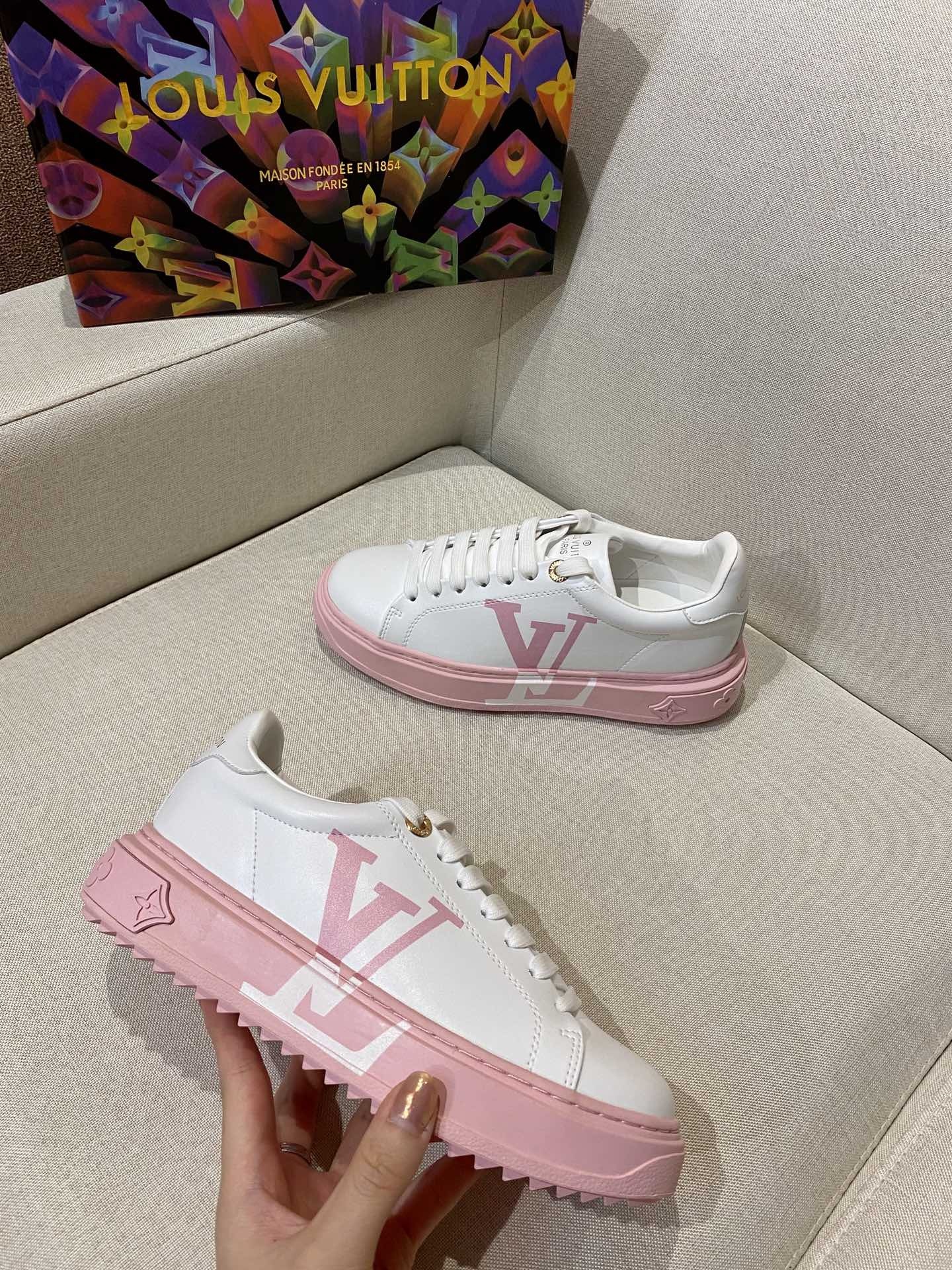 L style Women Lace Up Leather Flat Sneakers-Luxeon