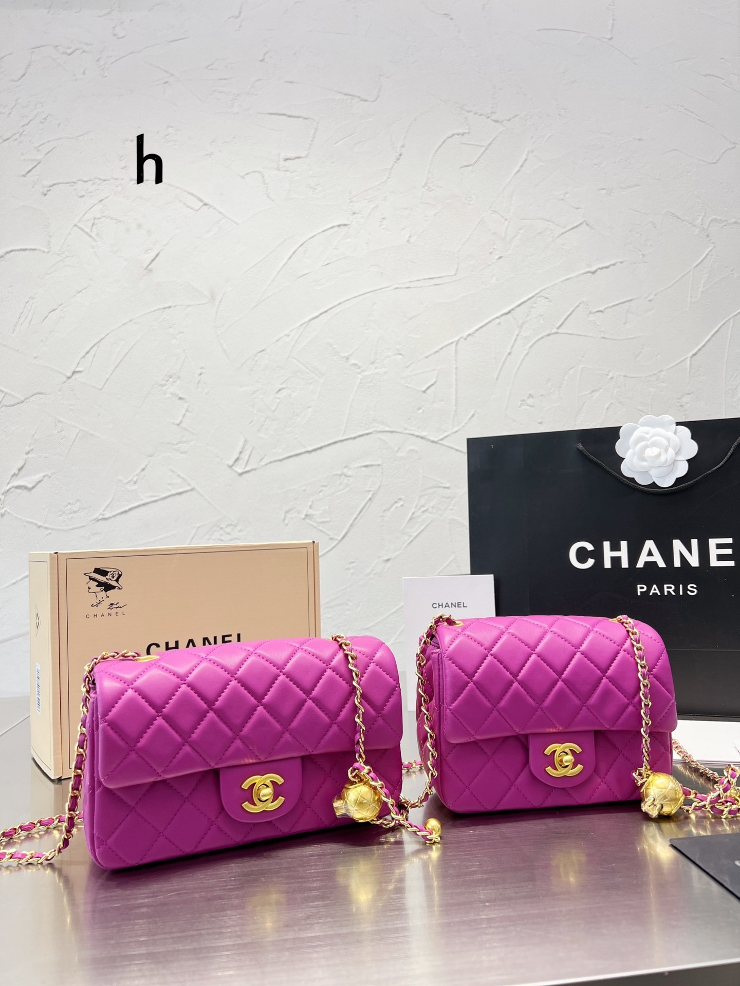 C style golden ball handbag-Luxeon