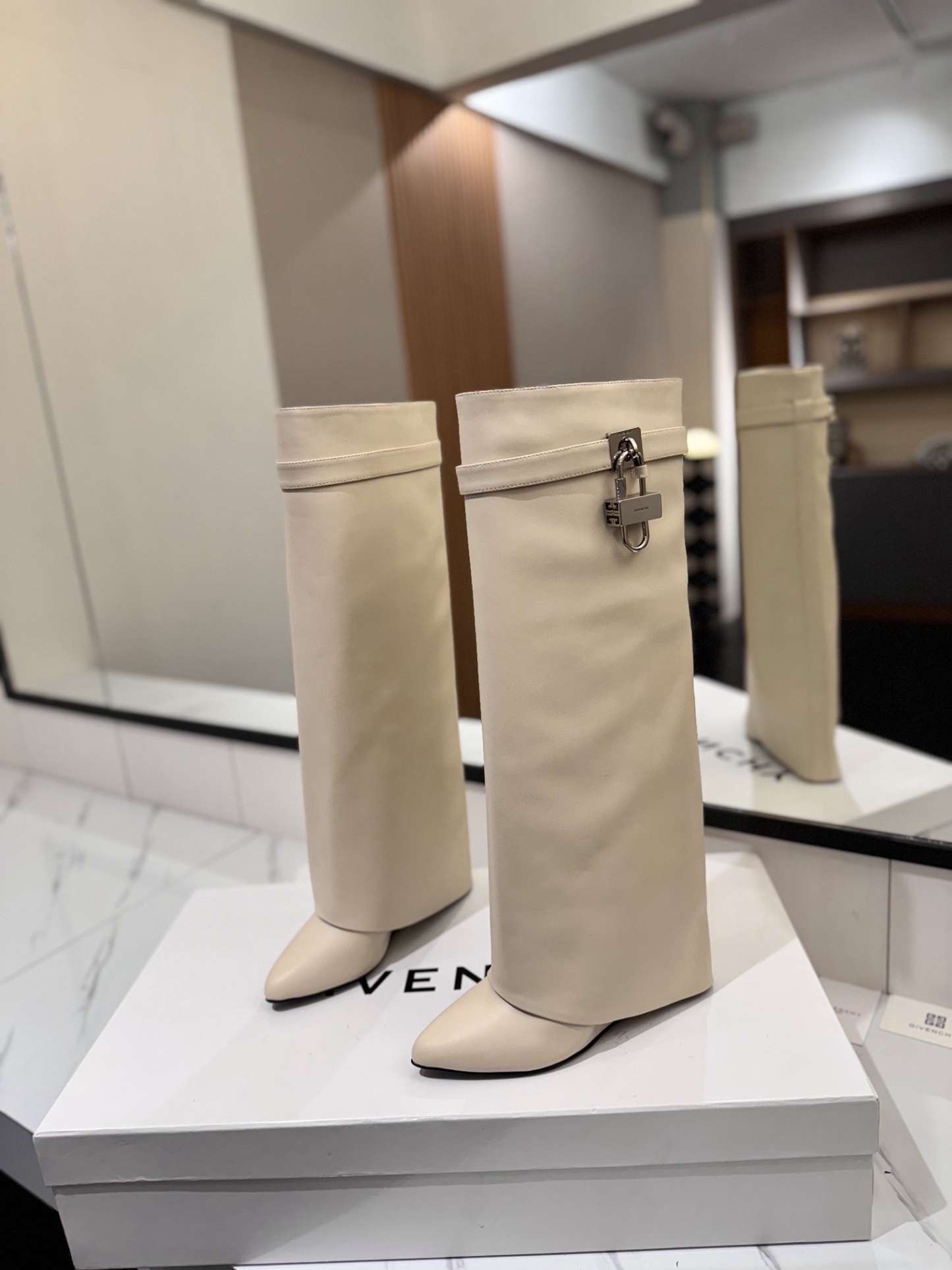 High-heeled buckle boots