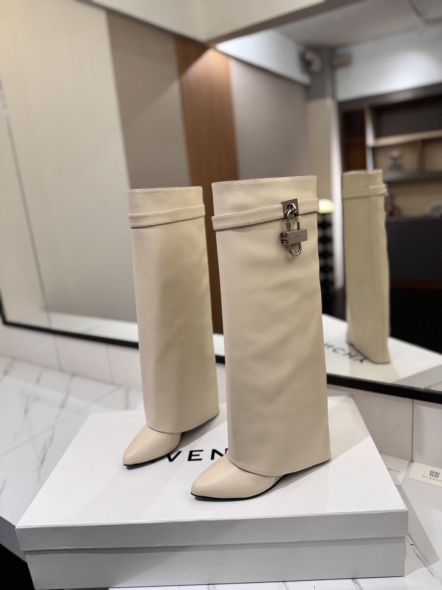 High-heeled buckle boots