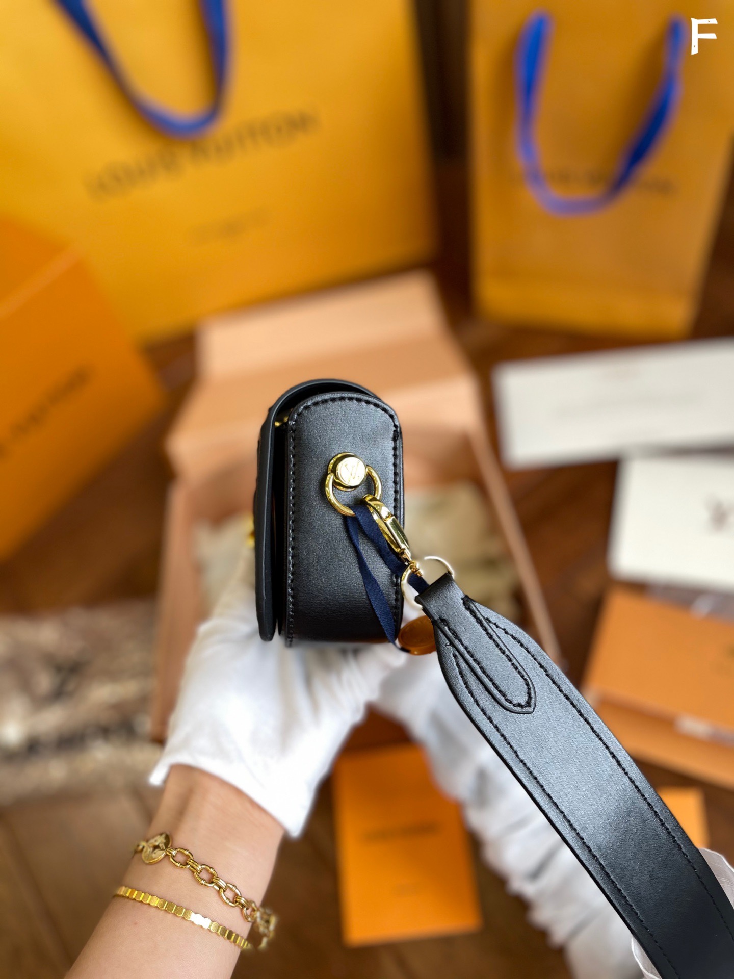 L style . black shoulder bags-Luxeon