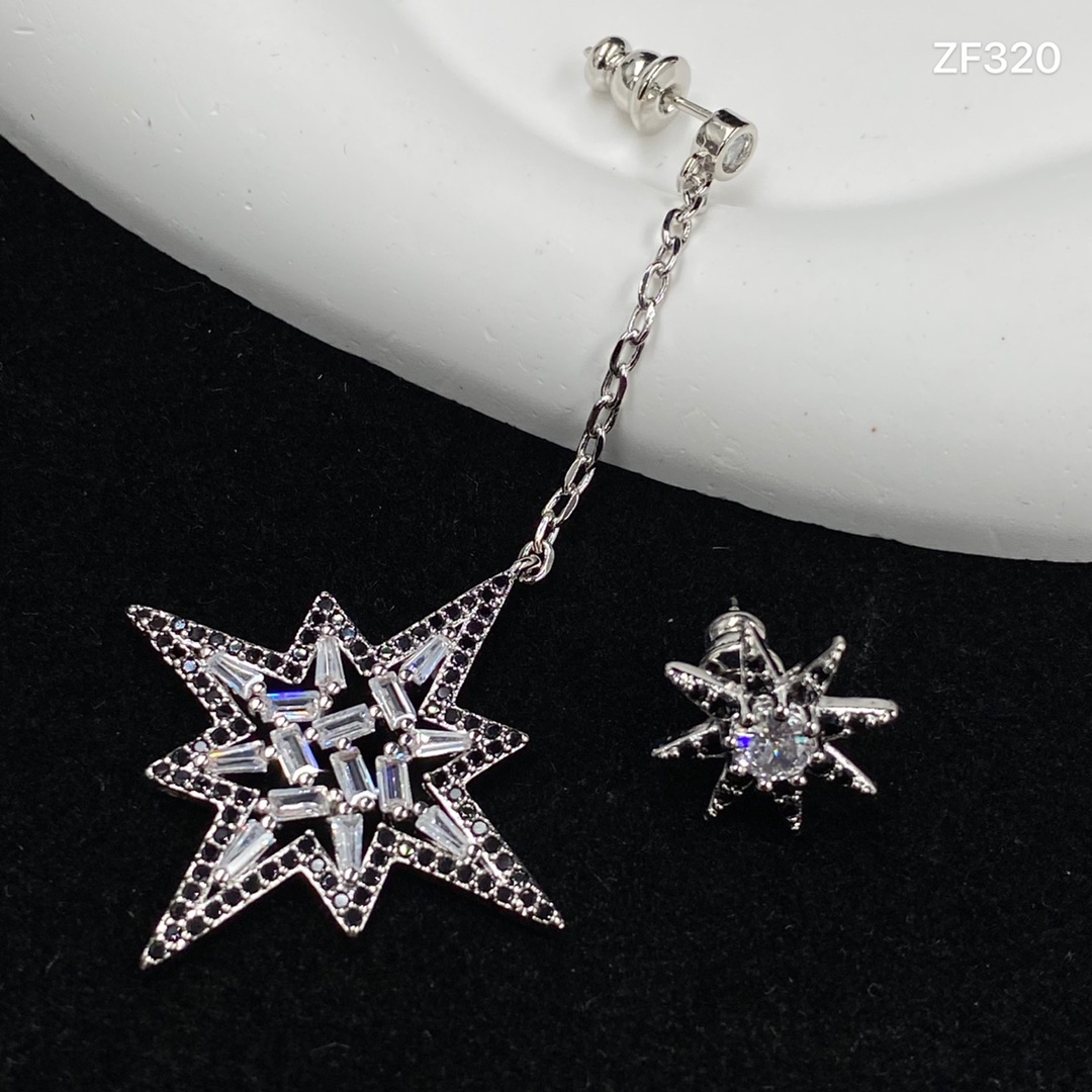 Fashion McQueen Stud Earrings-Luxeon