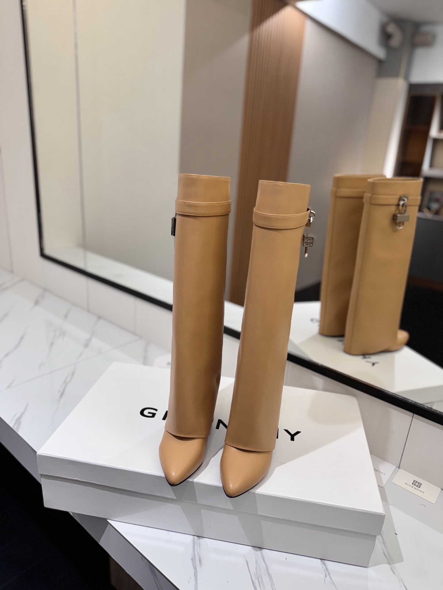 High-heeled buckle boots