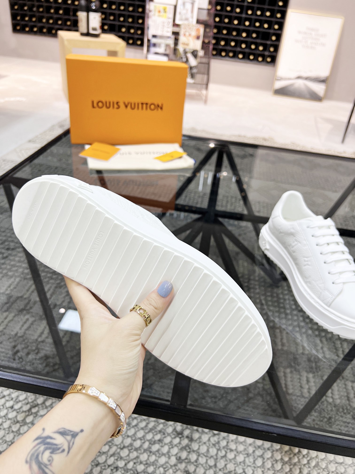 L style trendy women sneakers casual shoes-Luxeon