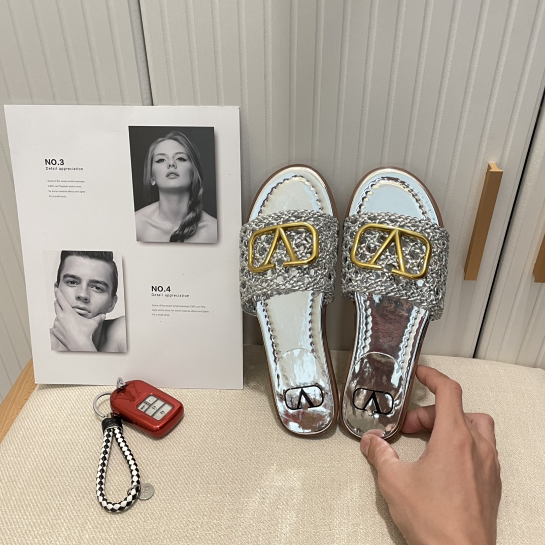 VALENTINO new hollow out slippers-Luxeon