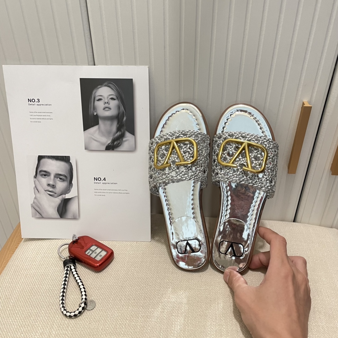 VALENTINO new hollow out slippers-Luxeon
