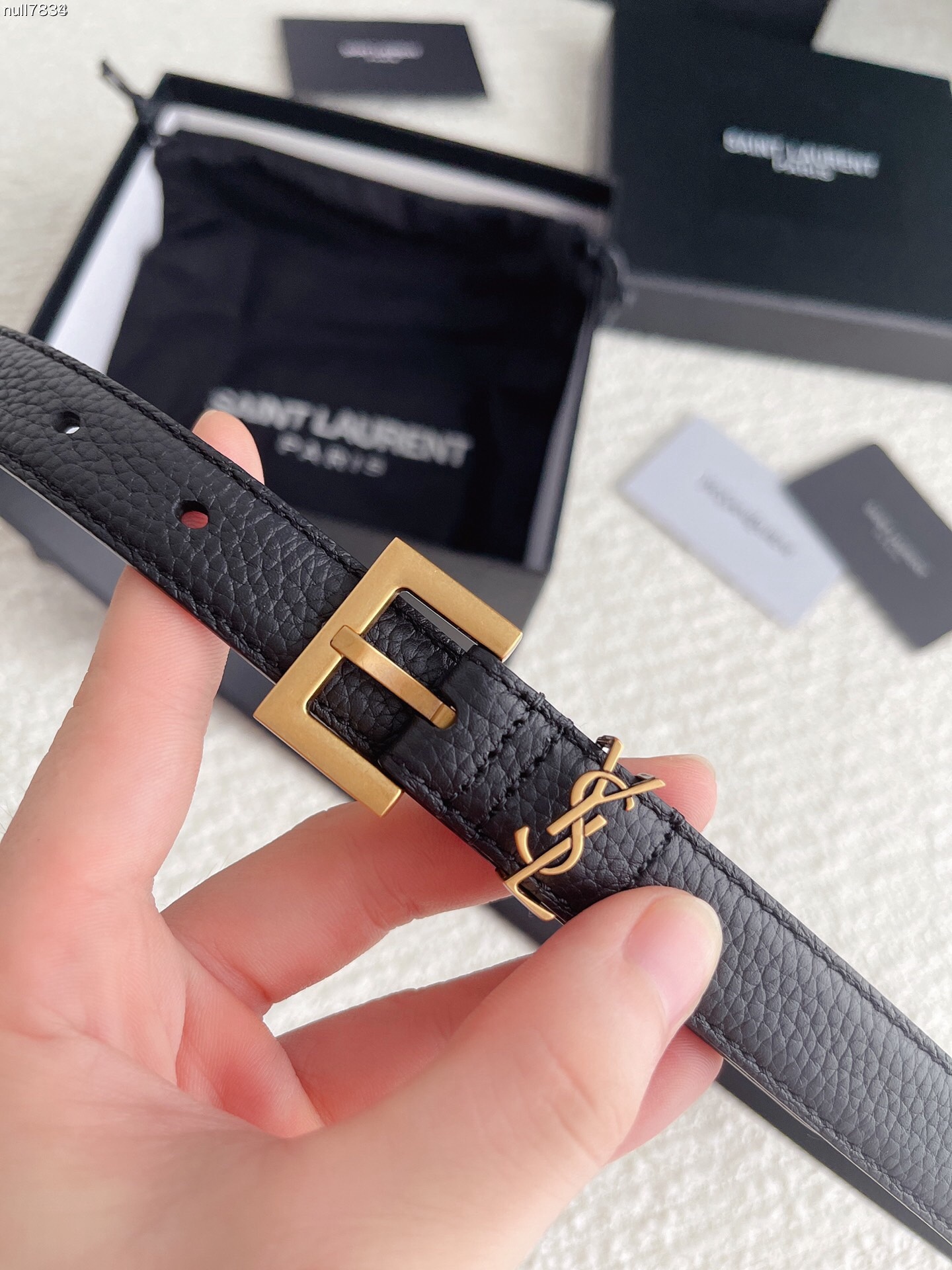 Women belt with a square pin buckle
