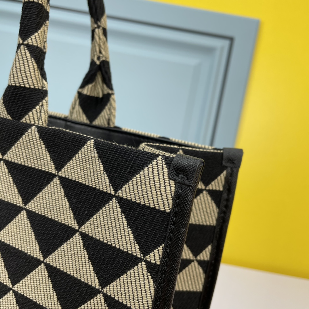 P style handbag-Luxeon