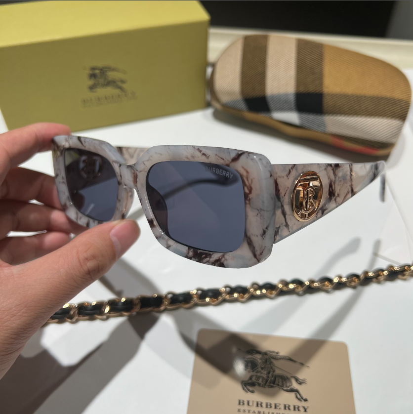 Burberry fashion thick frame sunglasses-Luxeon