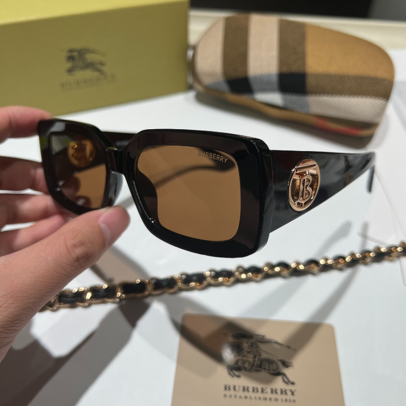 Burberry fashion thick frame sunglasses-Luxeon