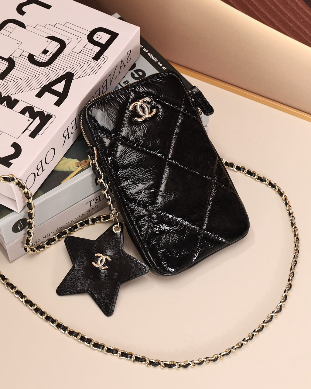 Star-pattern phone pouch