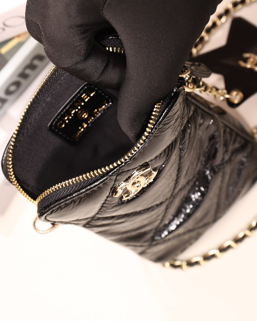 Star-pattern phone pouch