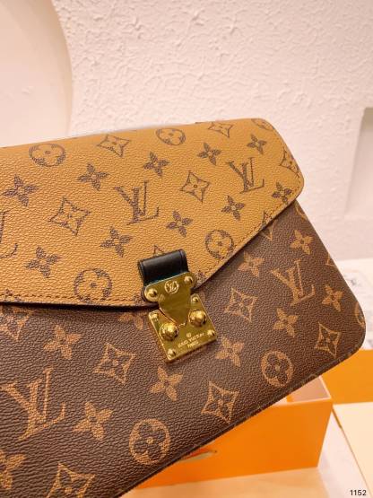 L style bag Messenger Bags-Luxeon