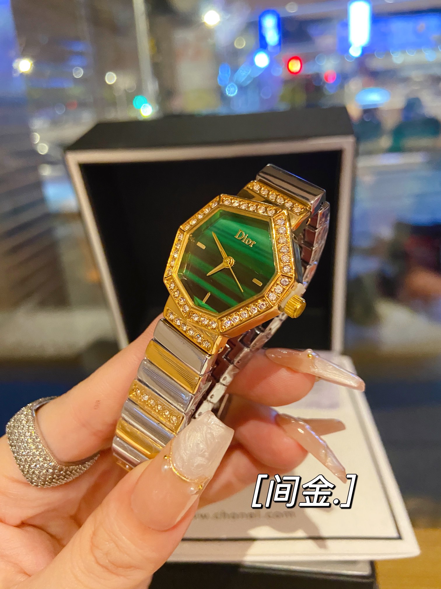 D style Wristwatch Elegant Fashion-Luxeon