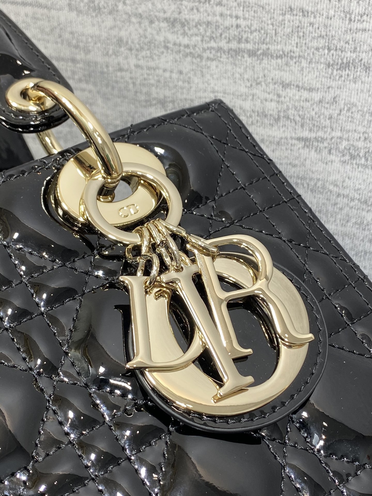 patent leather handbag 24*20*11cm