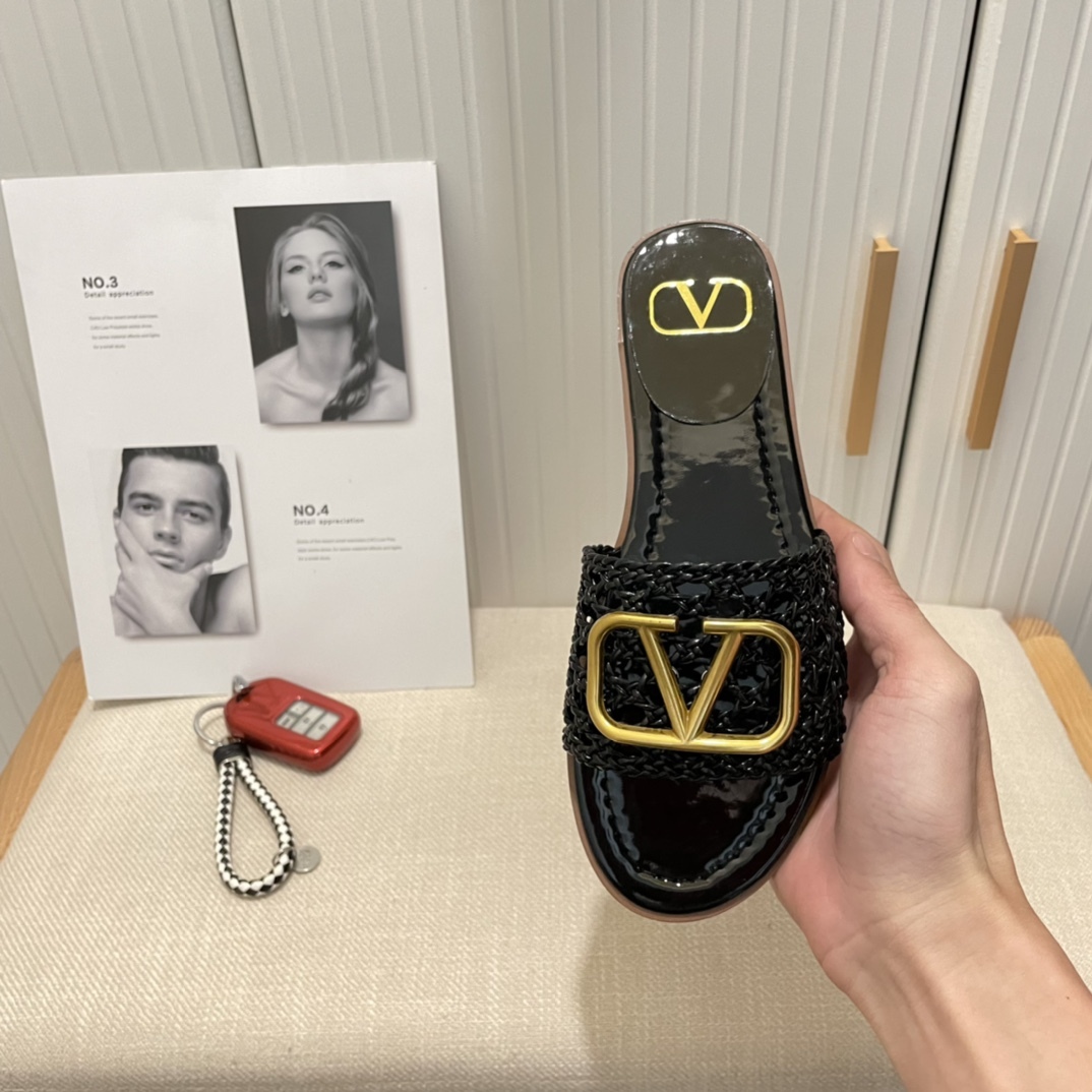 VALENTINO new hollow out slippers-Luxeon