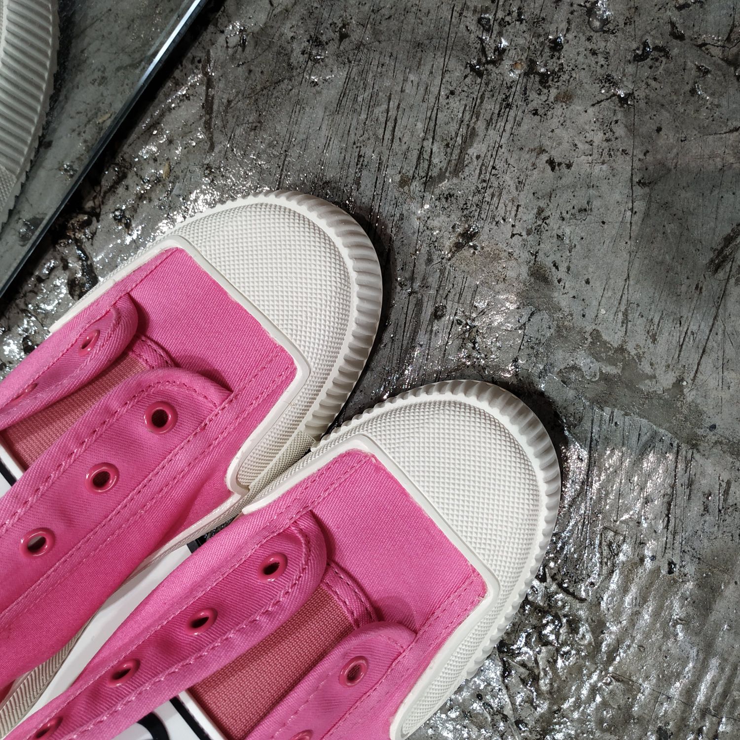 C style double C logo white shoes-Luxeon