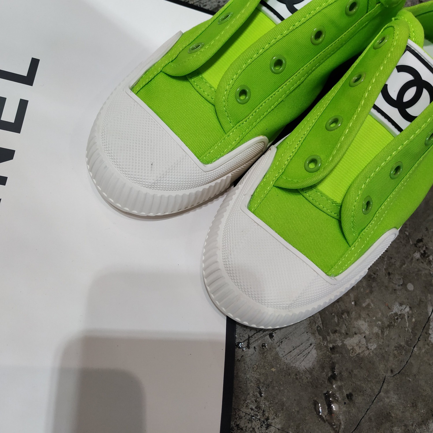 C style double C logo white shoes-Luxeon