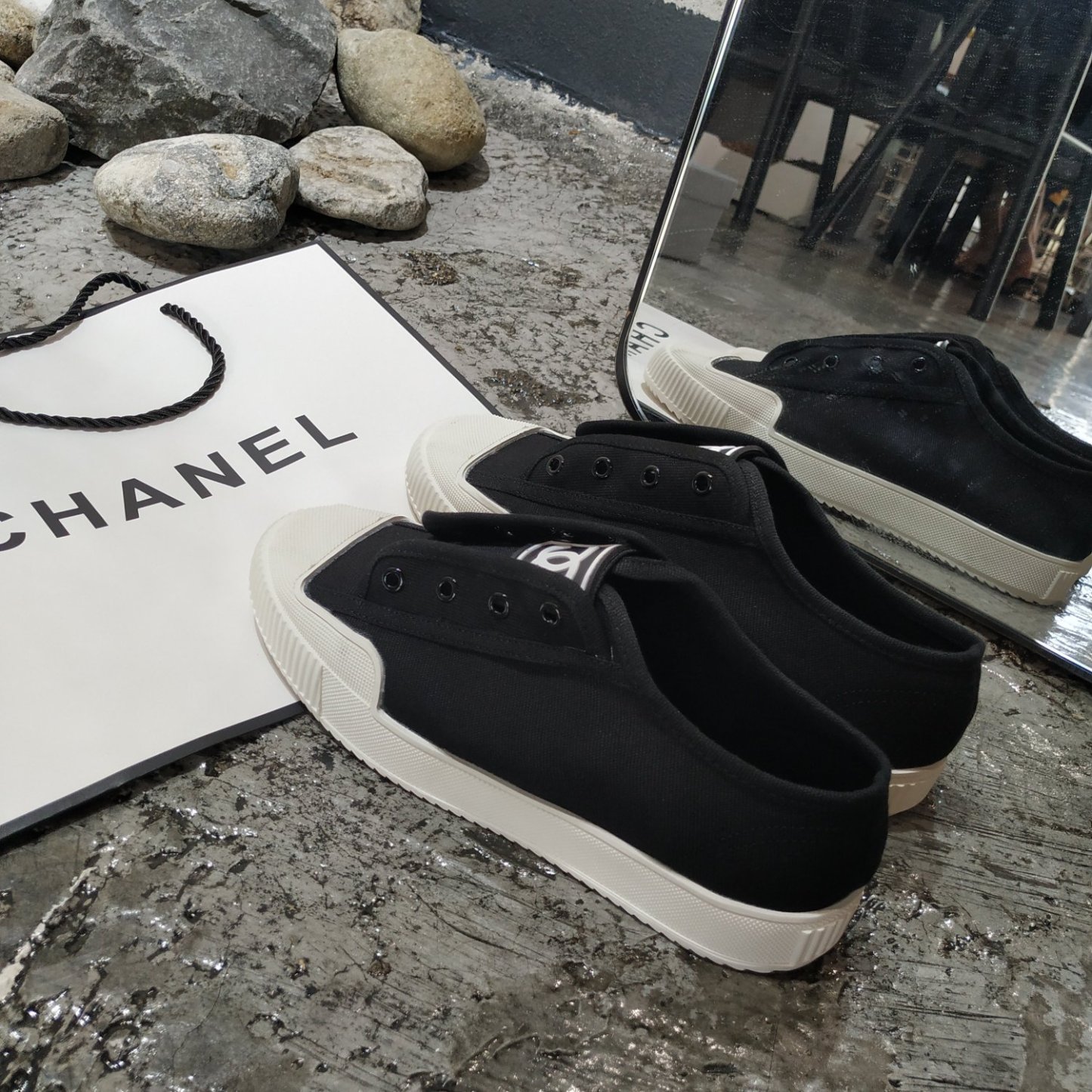 C style double C logo white shoes-Luxeon