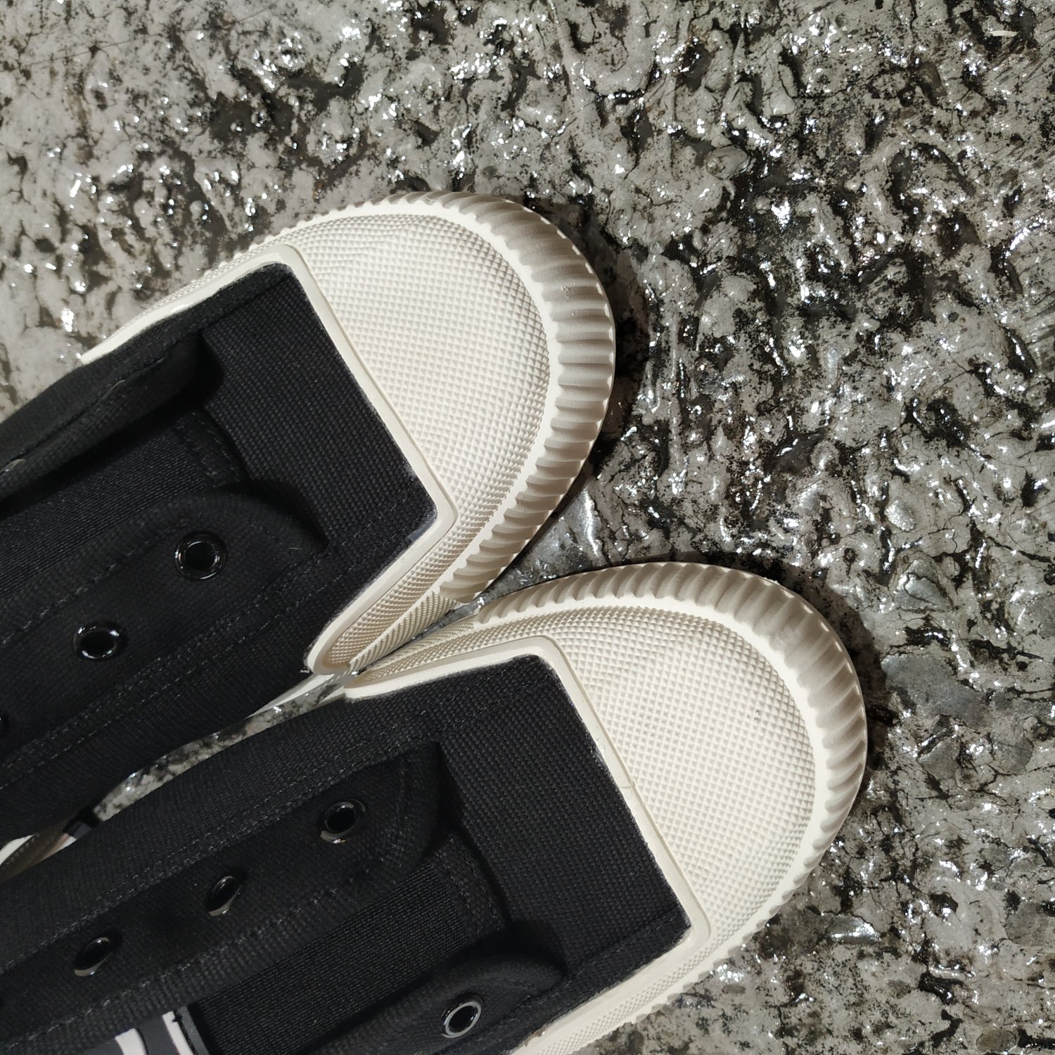 C style double C logo white shoes-Luxeon