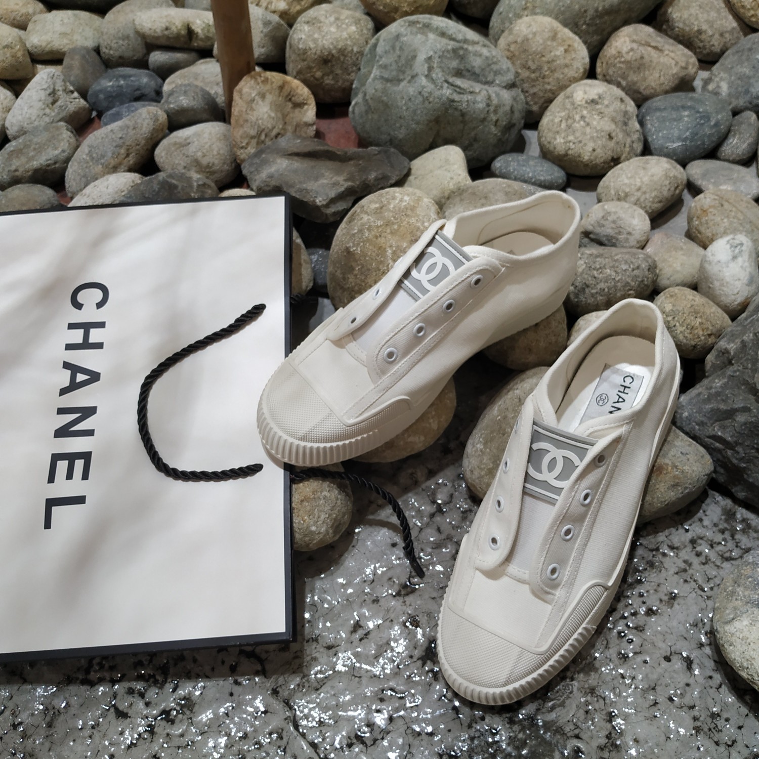 C style double C logo white shoes-Luxeon