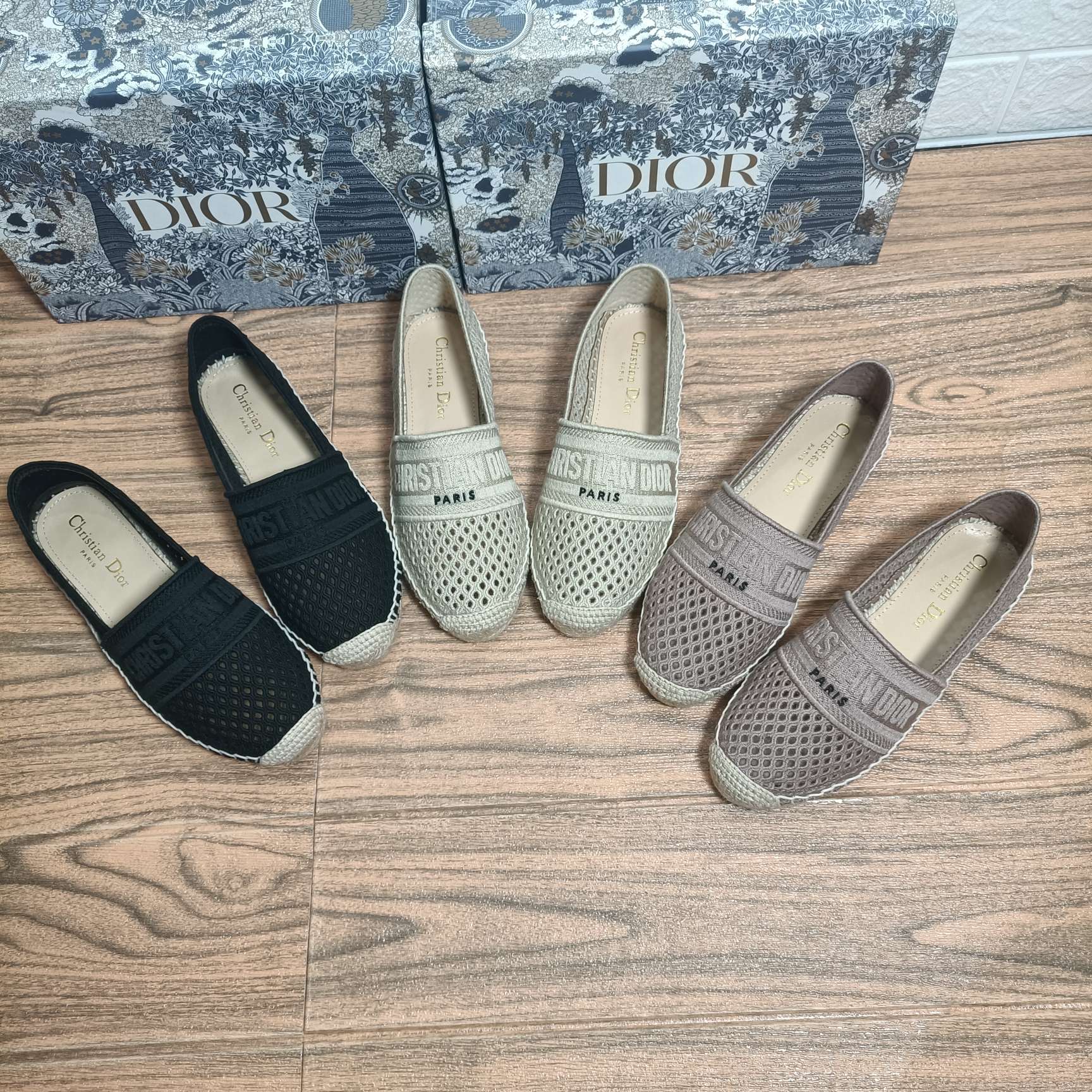 D style early spring classic D style letter mesh fisherman shoes-Luxeon