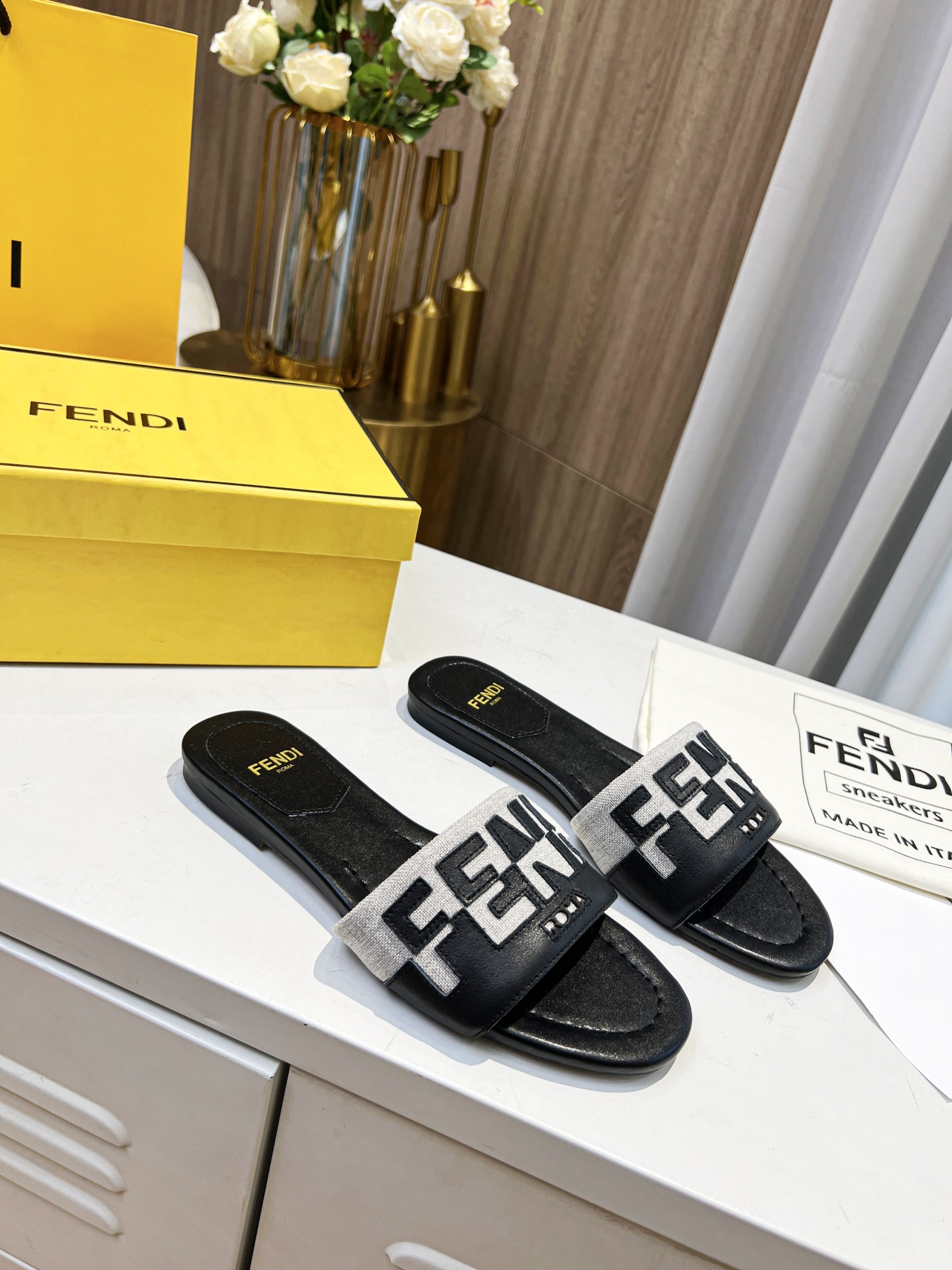 F style new ladies flat slippers-Luxeon