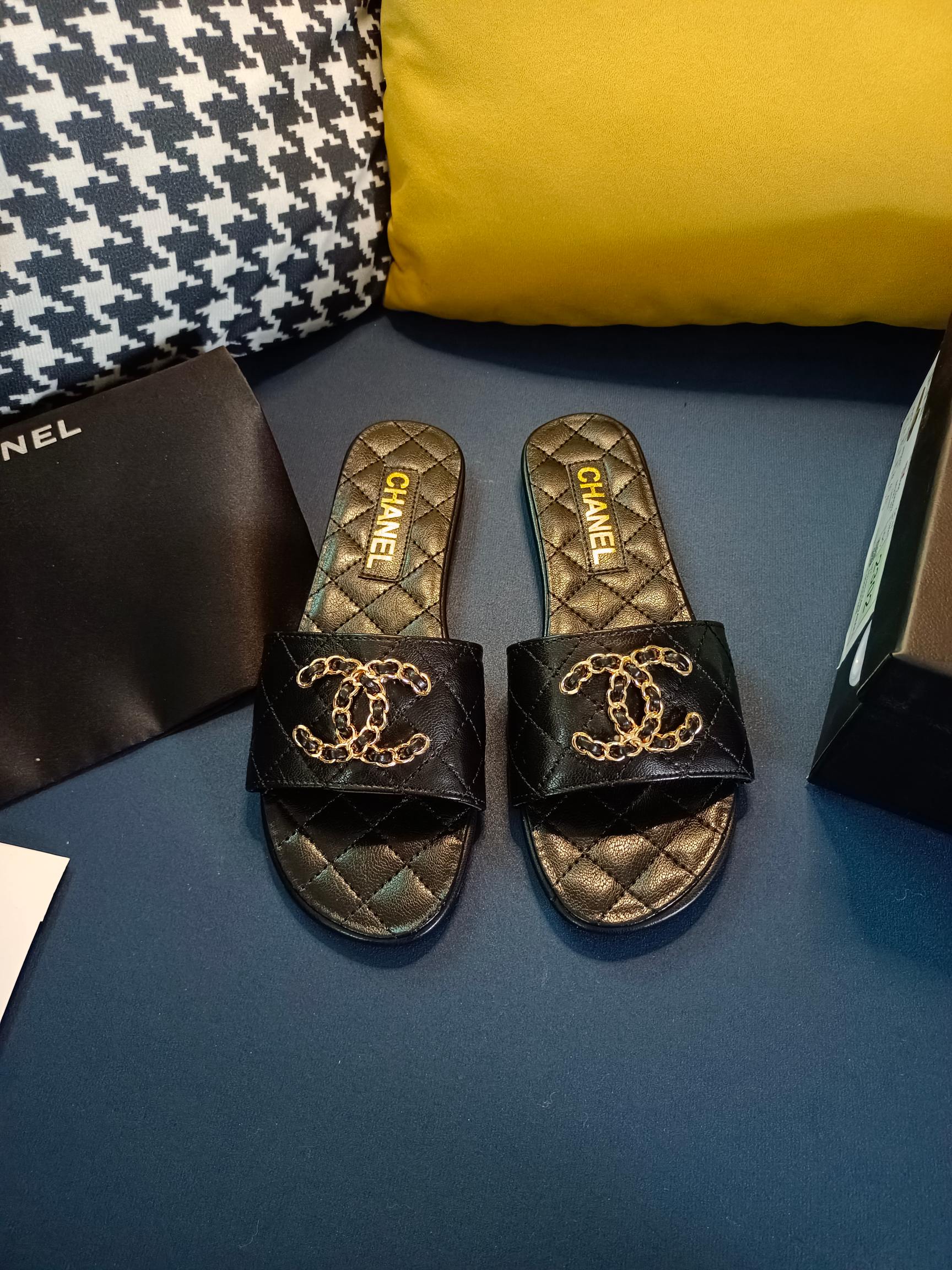 C style 2023 New Products Lingge Double C Chain Buckle Slippers-Luxeon