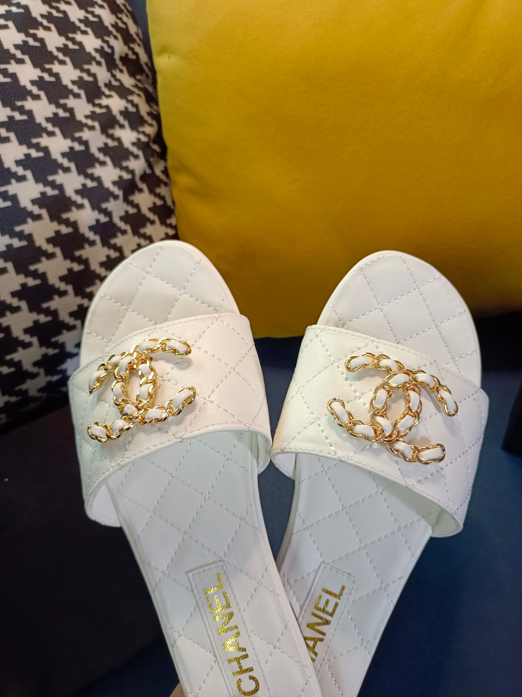 C style 2023 New Products Lingge Double C Chain Buckle Slippers-Luxeon