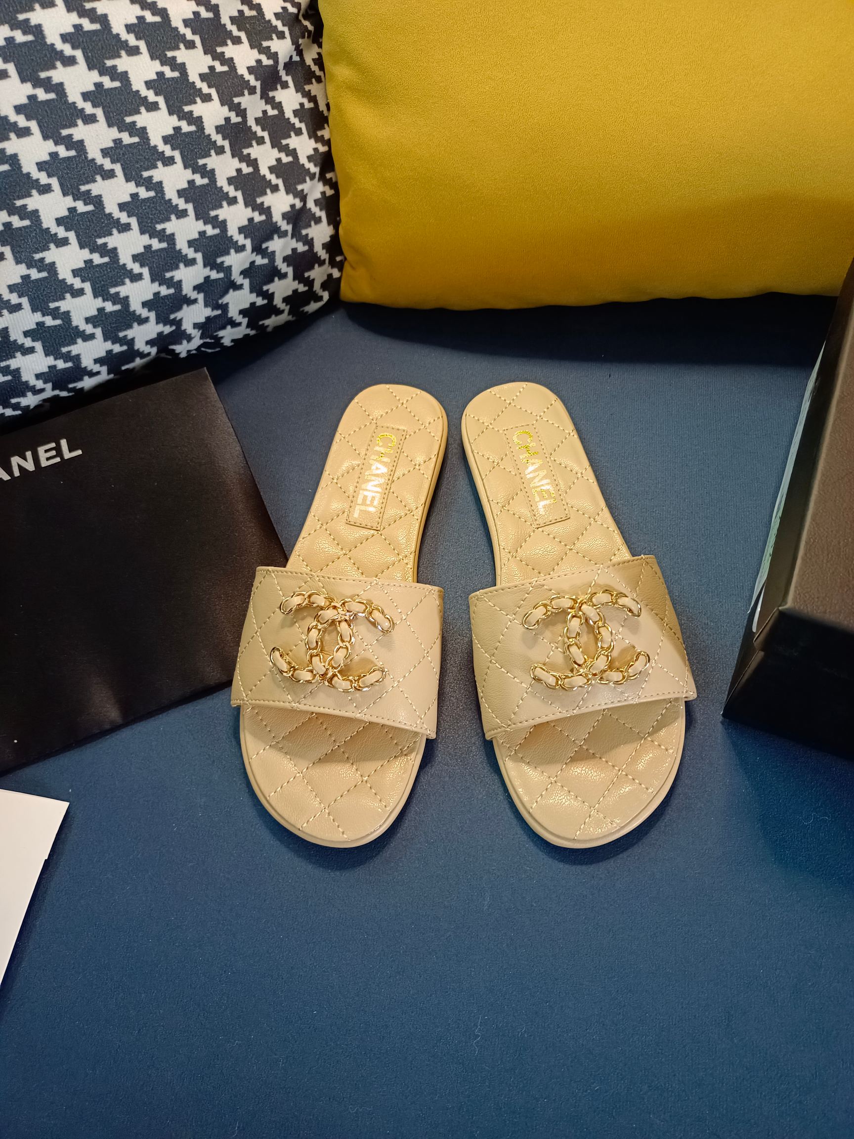 C style 2023 New Products Lingge Double C Chain Buckle Slippers-Luxeon