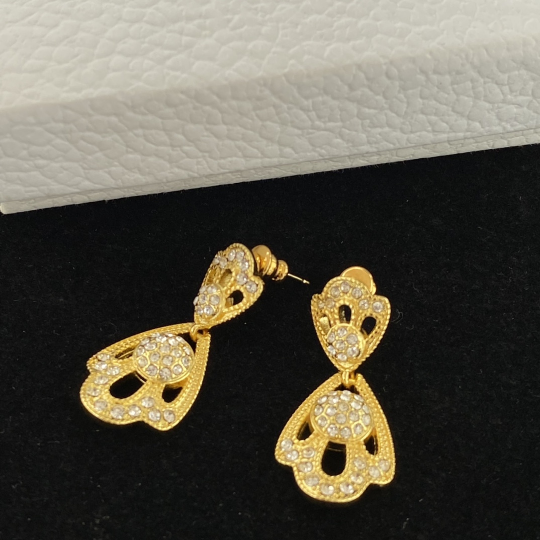 D style Classic Crown Earrings-Luxeon