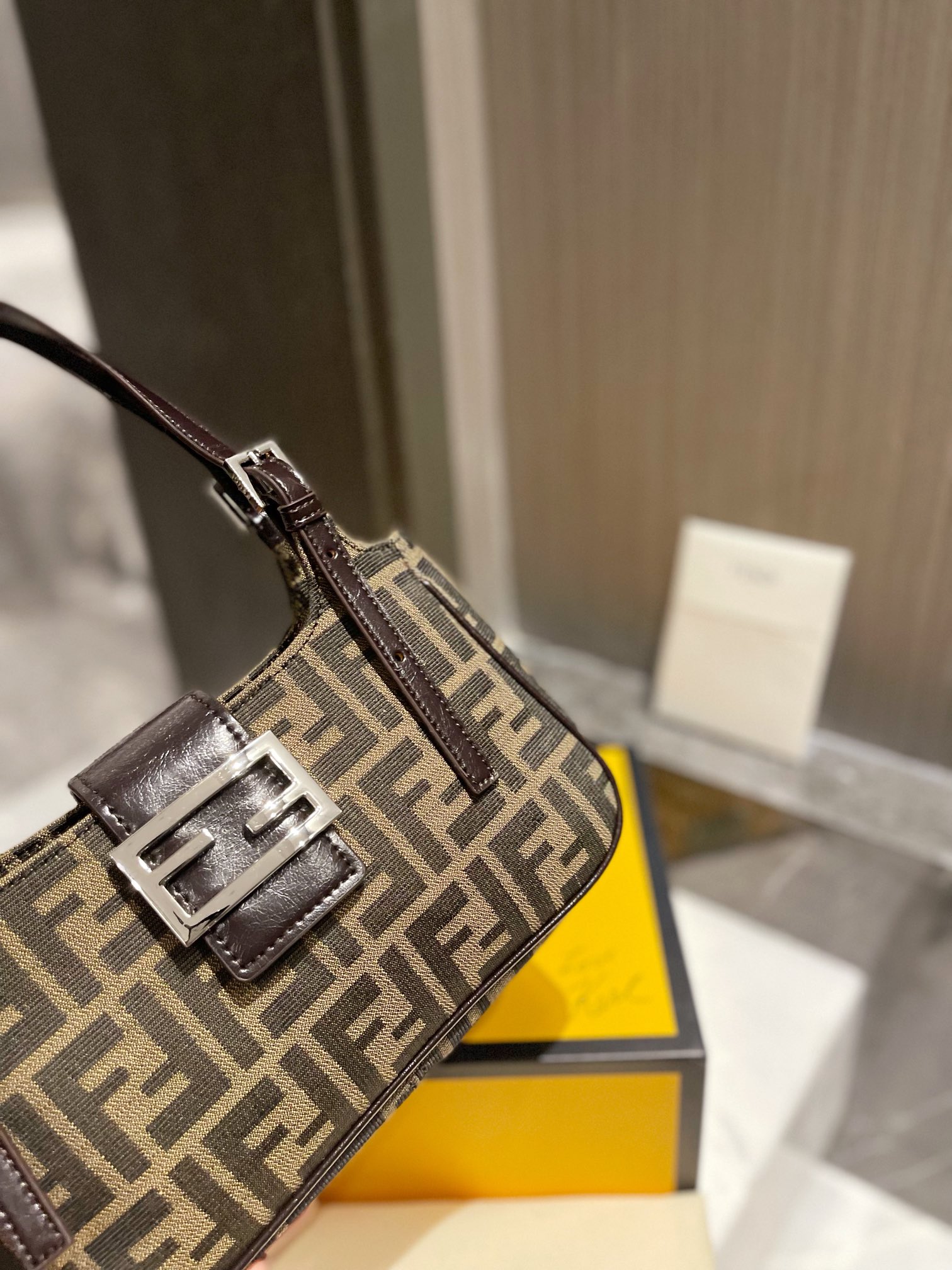 F style Underarm Shoulder Bag Classic-Luxeon